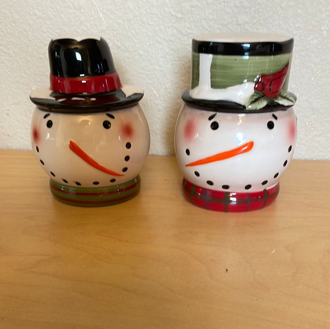 Winter Buddies Snowman Salt & Pepper Set